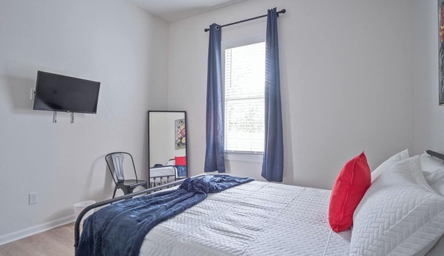 Walk to Riverwalk! 3BR/2BA Gem Near Fun Downtown! in San Antonio