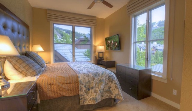 Luxe 2BR Ski-In/Ski-Out Retreat at Hyatt Mountain Lodge, Beaver Creek! Dec 9-13 in Beaver Creek