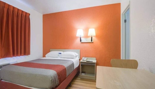 1 Full Bed|Mob Acc RI Shwr NS Micfridge in Lakewood