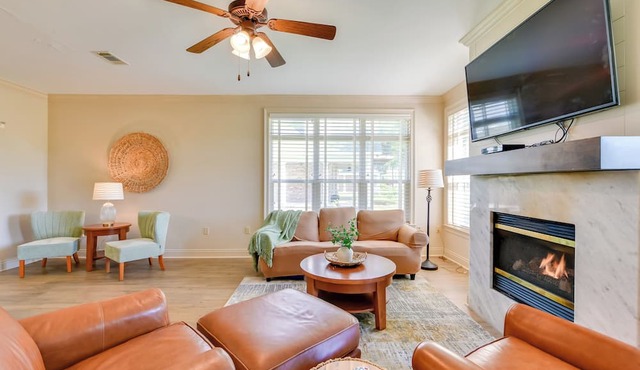 Spacious Springfield Home w/Golf Course View! in Springfield