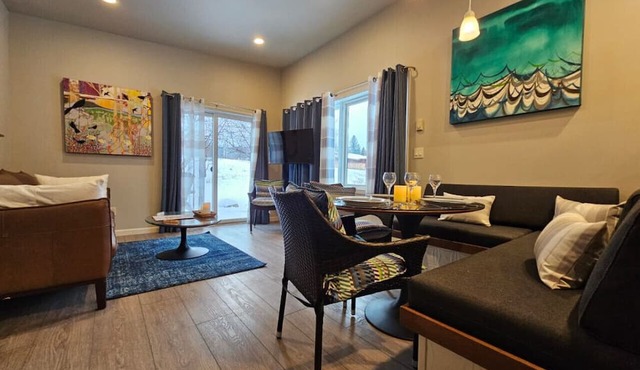 Sunflower Resort Balsam Cabin is in the the ultra quiet Winthrop South community, with a 10 minute walk to downtown on the pedestrian trail. in Winthrop