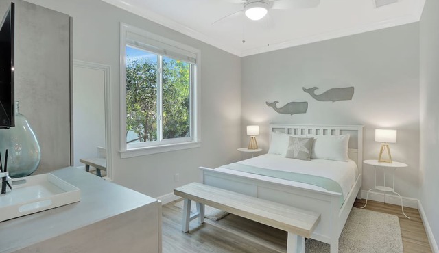 Isla Kiwi: Waterfront Boutique Resort, FREE Boat Dockage Sept-Oct Only in Islamorada