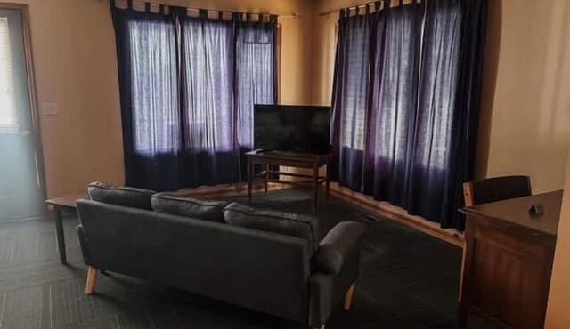 Deluxe Suite - Bungalow overlooking on the Bluff! in Stone Church Precinct