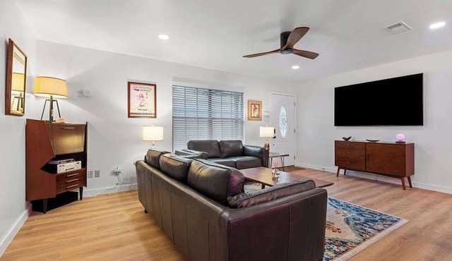 Hollywood Vibe Cottage | Game Rm | Near Rainy St. in Austin