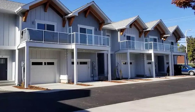 New and Spacious Townhouse in the Heart of Wenatchee - Unit A in Wenatchee