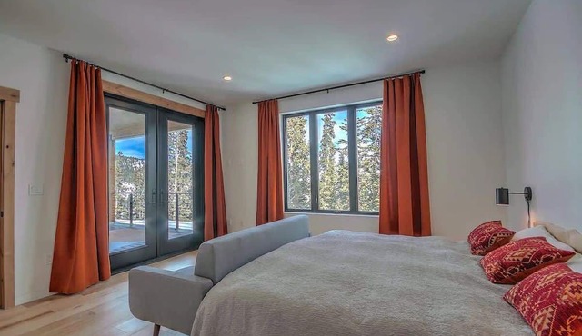 Hot Tub Haven with Panoramic View | Blue River in Breckenridge