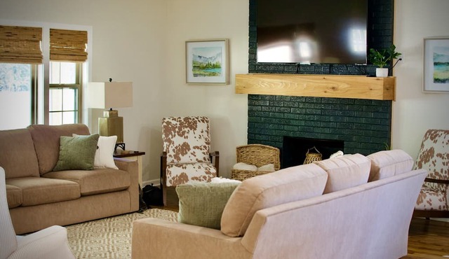 Relax Near the Lake less than 2 miles from JP Coleman State Park in Iuka