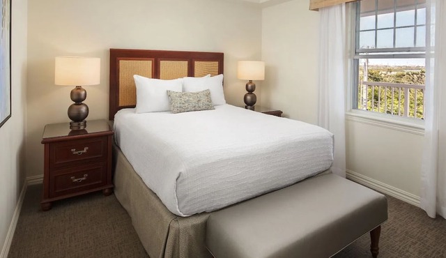 2BR/2BA Beachfront Resort Villa @ Windward Pointe along Atlantic Ocean in Key West
