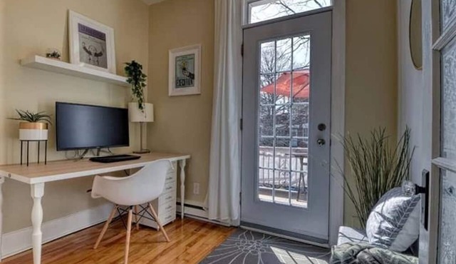 Montreal ~ Cozy & Chic City Condo in Montreal
