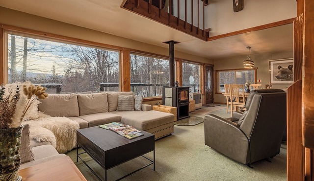 Lakeside Retreat w/Epic Mountain Views & Trails/Basecamp for Denali NP in Trapper Creek