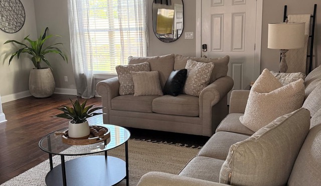 Charming 3-bedroom townhome near Downtown and Lakefront Lake Charles in Lake Charles