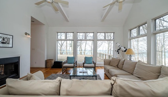 2027 OPEN! Lakefront Home With Private Beach and Private Pool! (3 Nt Min!) in Lakeside