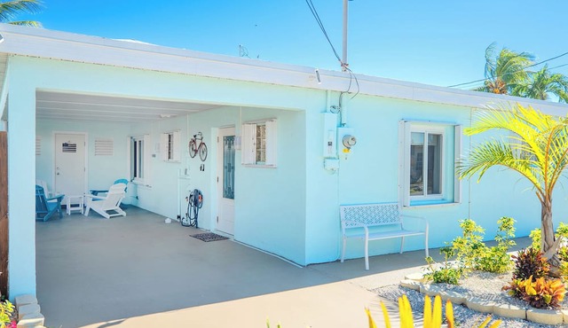 Relaxing Marathon Keys Home, Bikes & Beach Gear included Near Sombrero Beach in Marathon