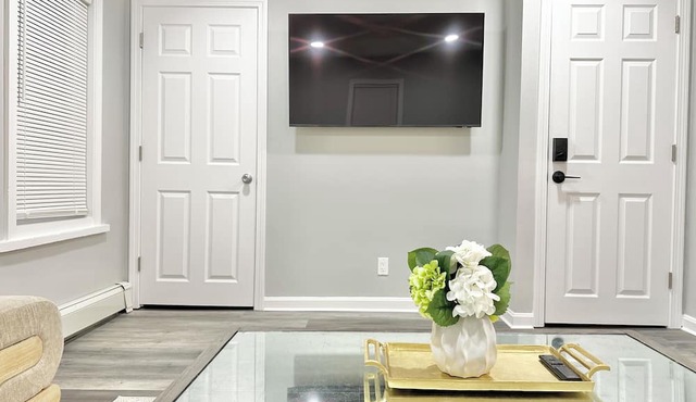 PERFECT Newly Renovated Tranquil 4-bedroom House w/parking and WiFi in Marlborough