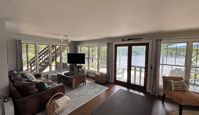 Secluded, Stunning Lakefront Home in Rindge