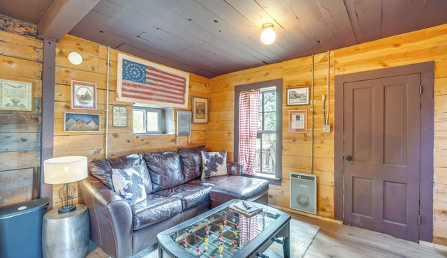 Walk to Town: Victorian Home w/Private Hot Tub in Cripple Creek