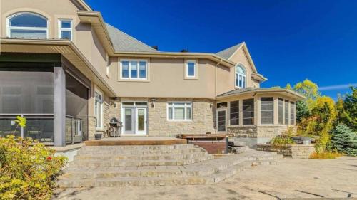 Terrace Ridge Estate Near Canadian Tire Center in Ottawa