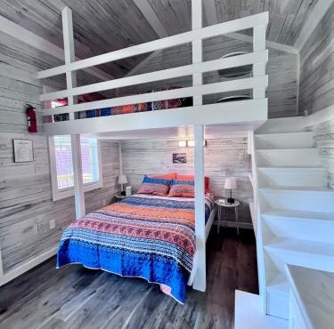 The Little Cape Lofted Cottage on Winding Creek in Nature in Cape Girardeau