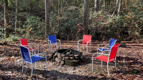 Twin Creeks Lodge by AvantStay in Brevard