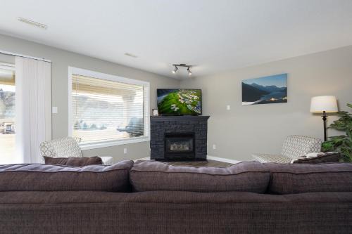 Paradise Canyon Golf Resort - Signature Walkout Condo 382 in Lethbridge