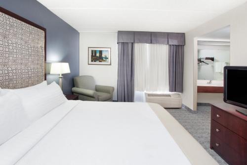 Holiday Inn & Suites Chicago-Carol Stream Wheaton by IHG in Carol Stream