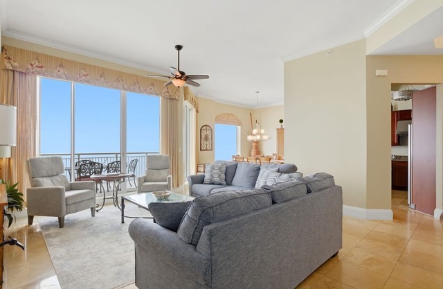 Indigo East 2102 Penthouse-Private Poolside Cabana in Pensacola